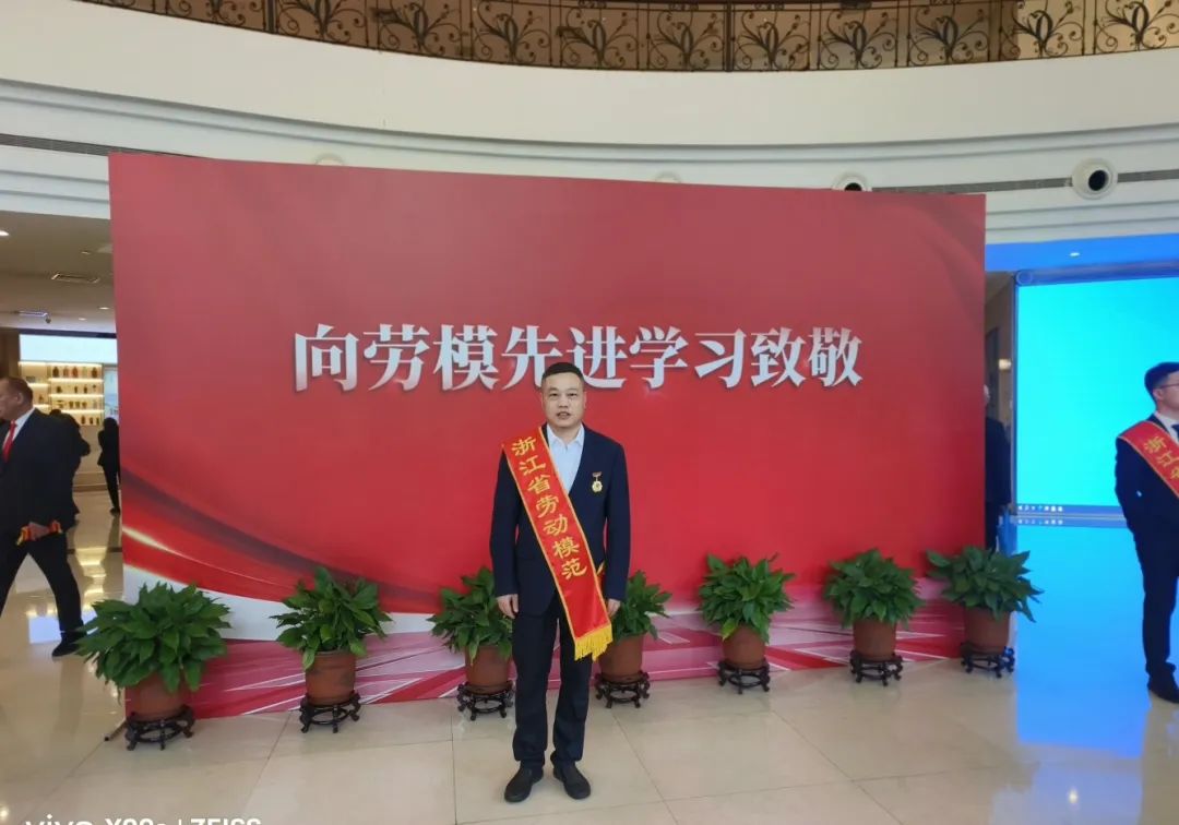 1714985495392450AAxW.jpg 640 (1).jpg